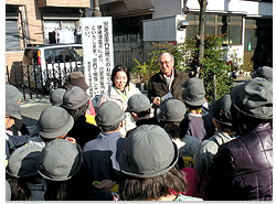 近くの公園で、会員による昔の谷端川の話